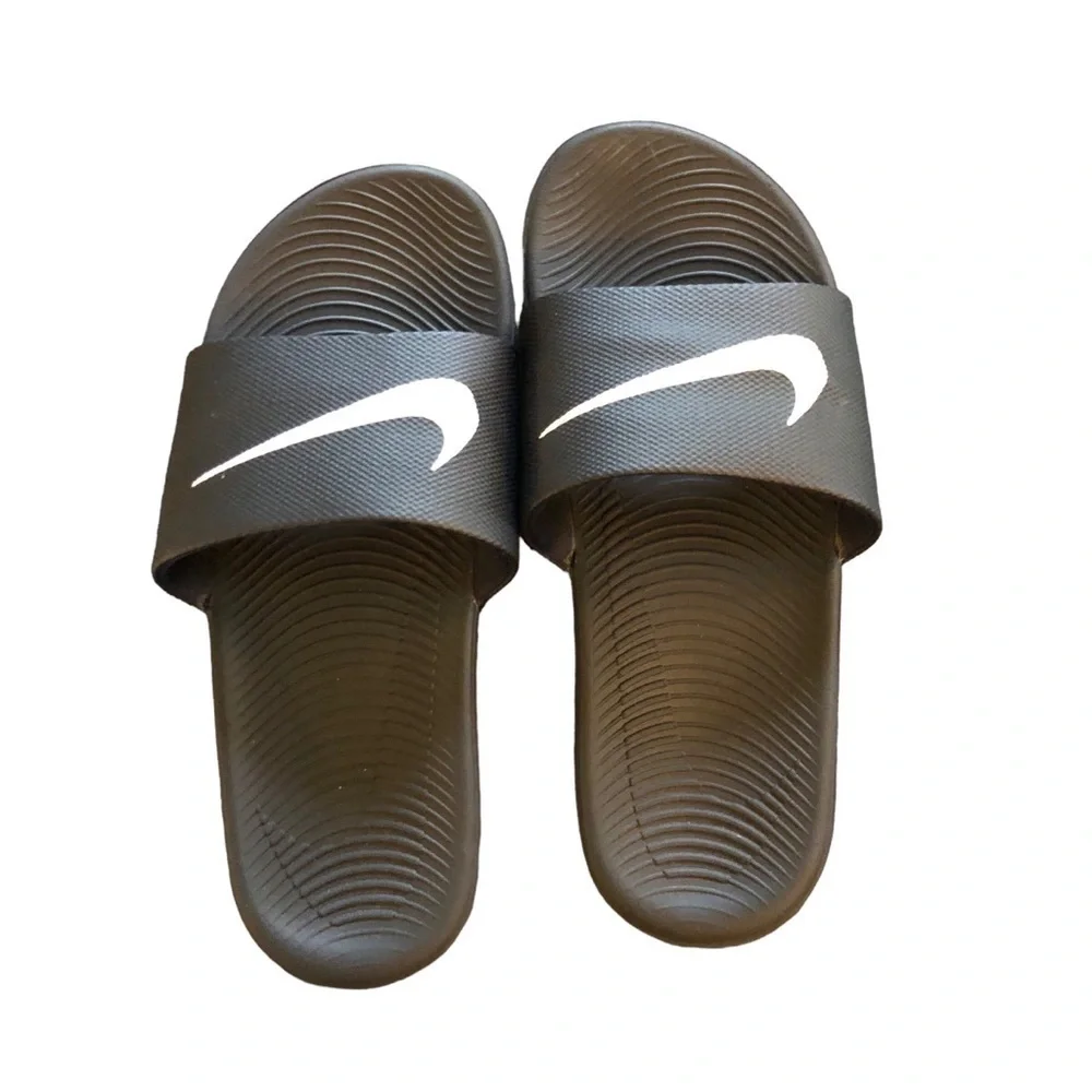Nike Kids Kawa Slide Sandal Sz 5Y Black White Slip On Back To School Sporty
